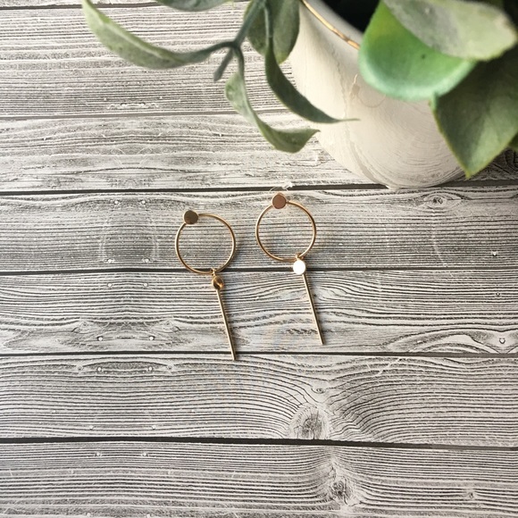 Gold tone earrings - Picture 2 of 2